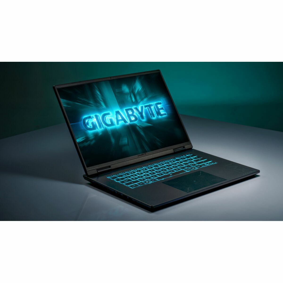 Laptop Gigabyte GAMING A16 CTHI3PT894SD 16" Intel Core i7-13620H 16 GB RAM 1 TB SSD Qwerty Portuguese