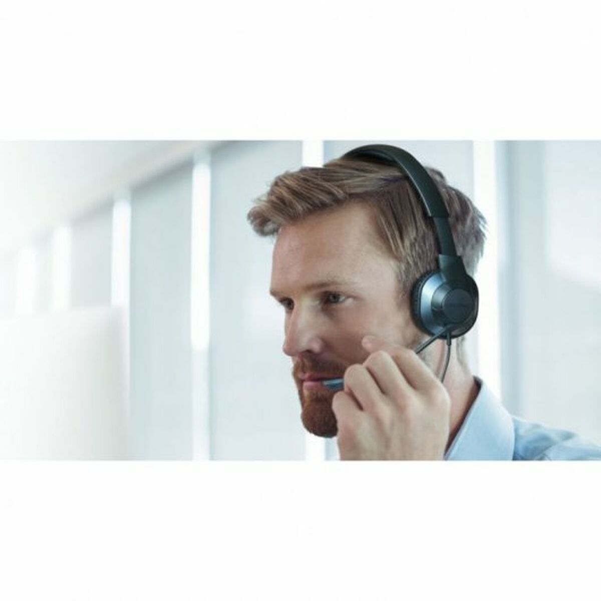 Headphones with Microphone Creative Technology HS-720 V2 Black