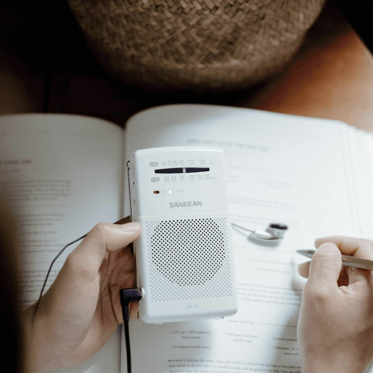 Radio Sangean SR35W BLANCO White Black